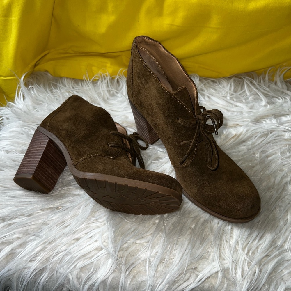 Cute booties 🤎💛 - Picture 3 of 16